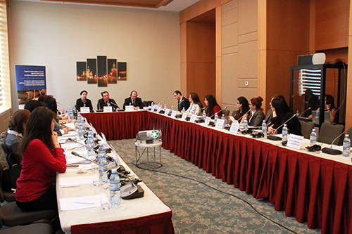 “AZƏRBAYCANDA MƏHKƏMƏLƏRİN SƏMƏRƏLİLİYİNİN ARTIRILMASINA, HAKİMLƏRİN TƏLİMİNİN TƏKMİLLƏŞDİRİLMƏSİNƏ VƏ MƏHKƏMƏLƏRDƏ ÖZÜNÜ-İDARƏETMƏYƏ DƏSTƏK” LAYİHƏSİ ÇƏRÇİVƏSİNDƏ “DƏRSLİKLƏRİN YAZILMASI BACARIQLARININ ARTIRILMASI MÖVZUSUNDA” TƏLIM KEÇİRİLMİŞDİR