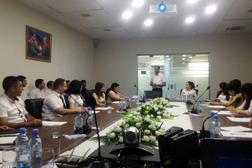 MƏHKƏMƏ APARATI İŞÇİLƏRİ ÜÇÜN İXTİSASARTIRMA KURSU KEÇİRİLİB