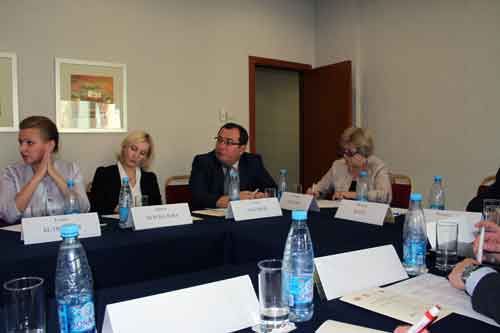 RUSİYA VƏ AZƏRBAYCAN NOTARİUSLARININ İŞTİRAKI İLƏ  “AZƏRBAYCAN, RUSİYA VƏ ALMANİYA NOTARİUSLARININ FƏALİYYƏTİNDƏ ELEKTRON SƏNƏD DÖVRİYYƏSİ” MÖVZUSUNDA DƏYİRMİ MASA KEÇİRİLMİŞDİR