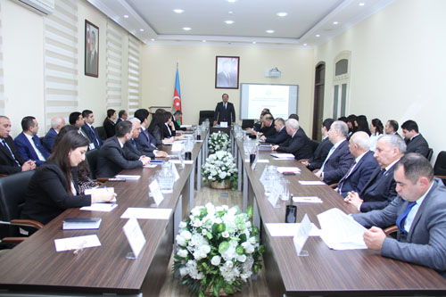 ƏDLİYYƏ AKADEMİYASINDA XOCALI SOYQIRIMINA HƏSR OLUNMUŞ DƏYİRMİ MASA KEÇİRİLİB