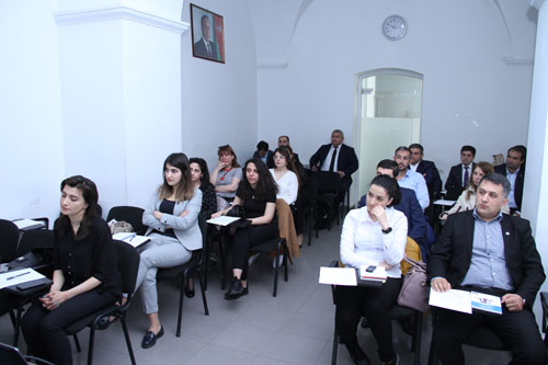 ƏDLİYYƏ AKADEMİYASINDA VƏKİLLƏR ÜÇÜN “VƏKİLLƏRİN HÜQUQİ YAZI BACARIQLARININ TƏKMİLLƏŞDİRİLMƏSİ MƏSƏLƏLƏRİ” MÖVZUSUNDA TƏLİM KEÇİRİLİB