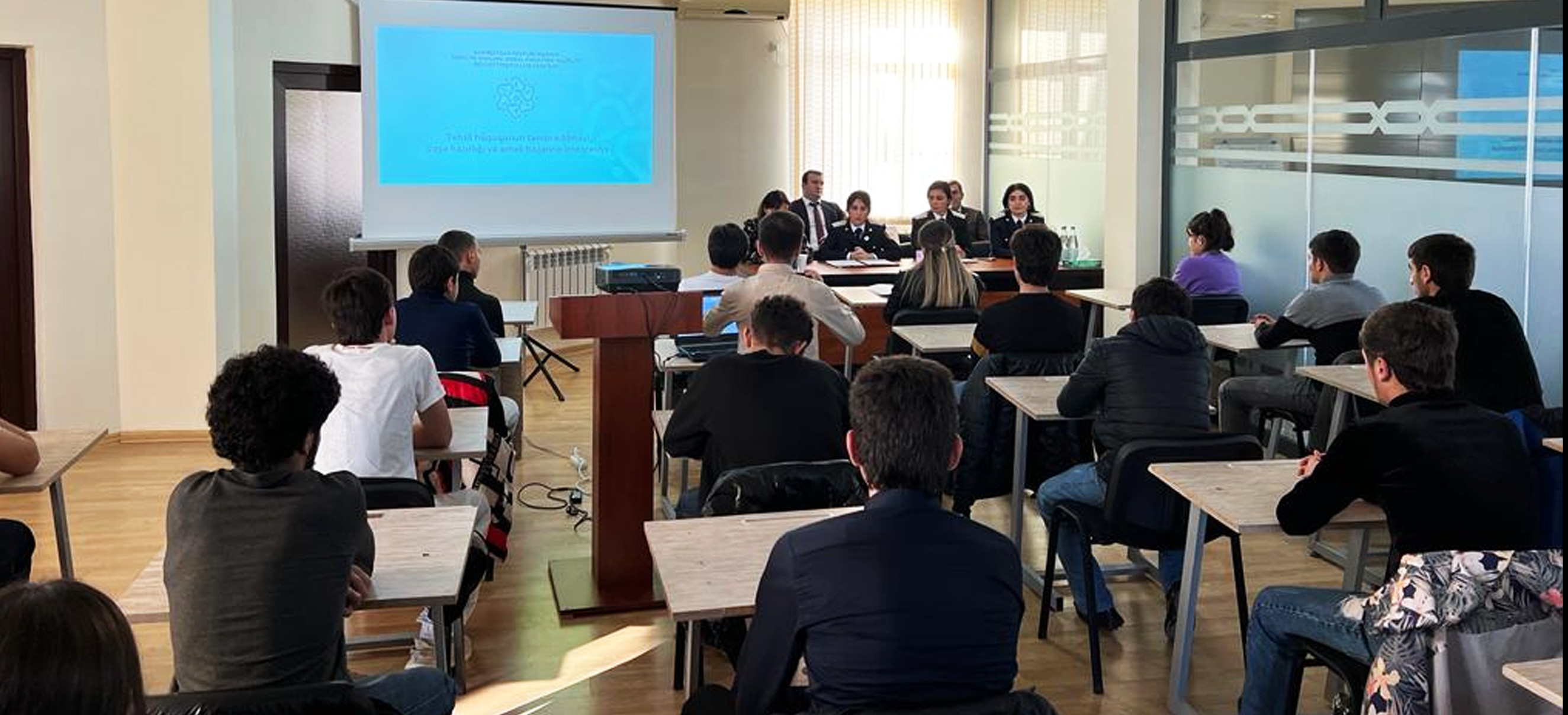 Bakı şəhər Probasiya İdarəsində yetkinlik yaşına çatmayanlarla görüş keçirilib