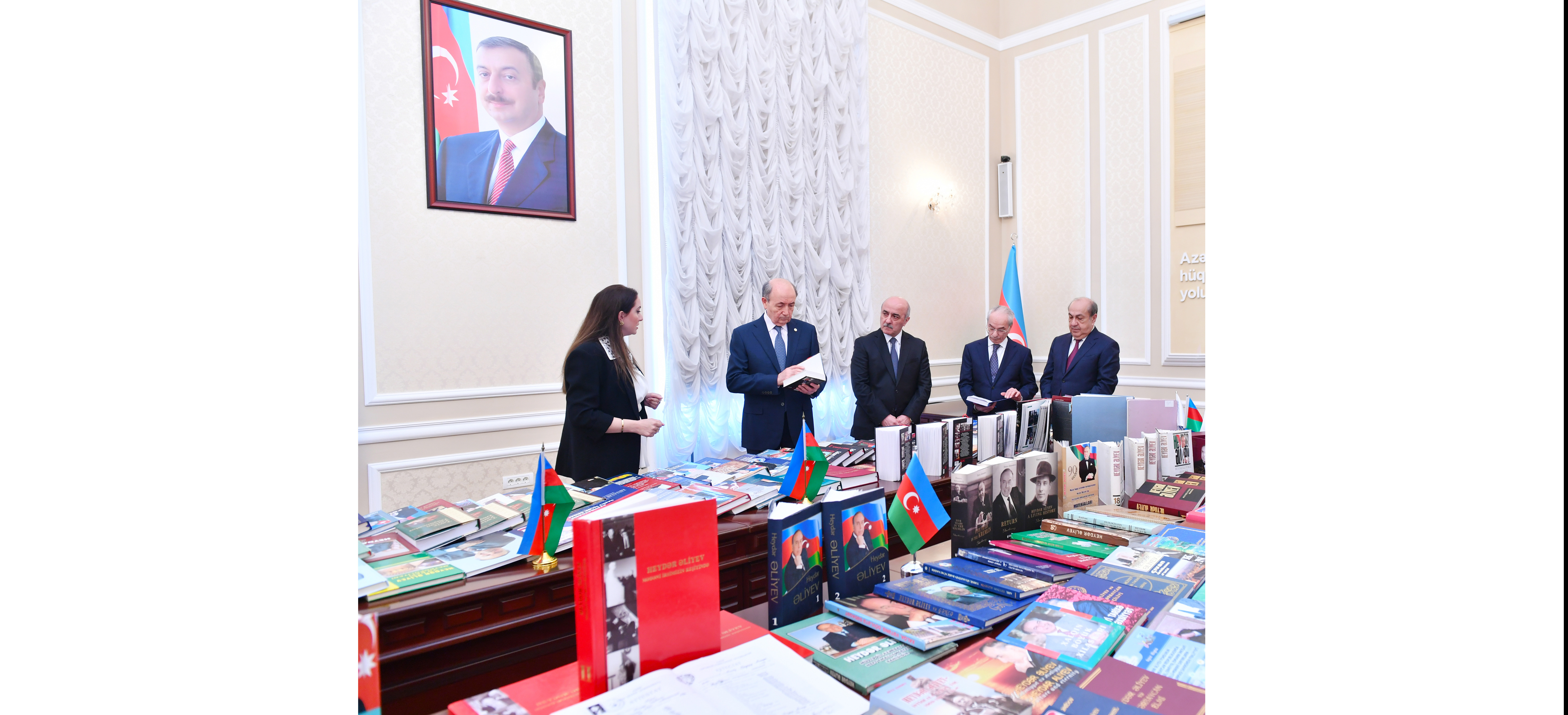Ədliyyə Nazirliyində ulu öndər Heydər Əliyevin zəngin irsini əks etdirən kitab sərgisi keçirilib