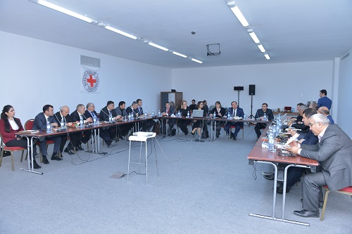 BEYNƏLXALQ QIRMIZI XAÇ KOMİTƏSİNİN AZƏRBAYCANDAKI NÜMAYƏNDƏLİYİ VƏ ƏDLİYYƏ AKADEMİYASI HAKİMLƏR VƏ PROKURORLAR ÜÇÜN BİRGƏ SEMİNAR KEÇİRMİŞLƏR